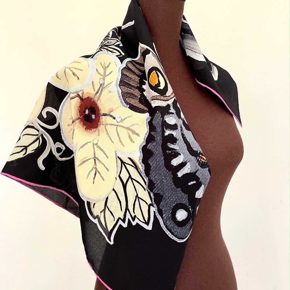 Gucci Scarf Kris Knight Butterfly Flora Black Silk Wrap with Gucci Gift Box - Picture 4 of 15
